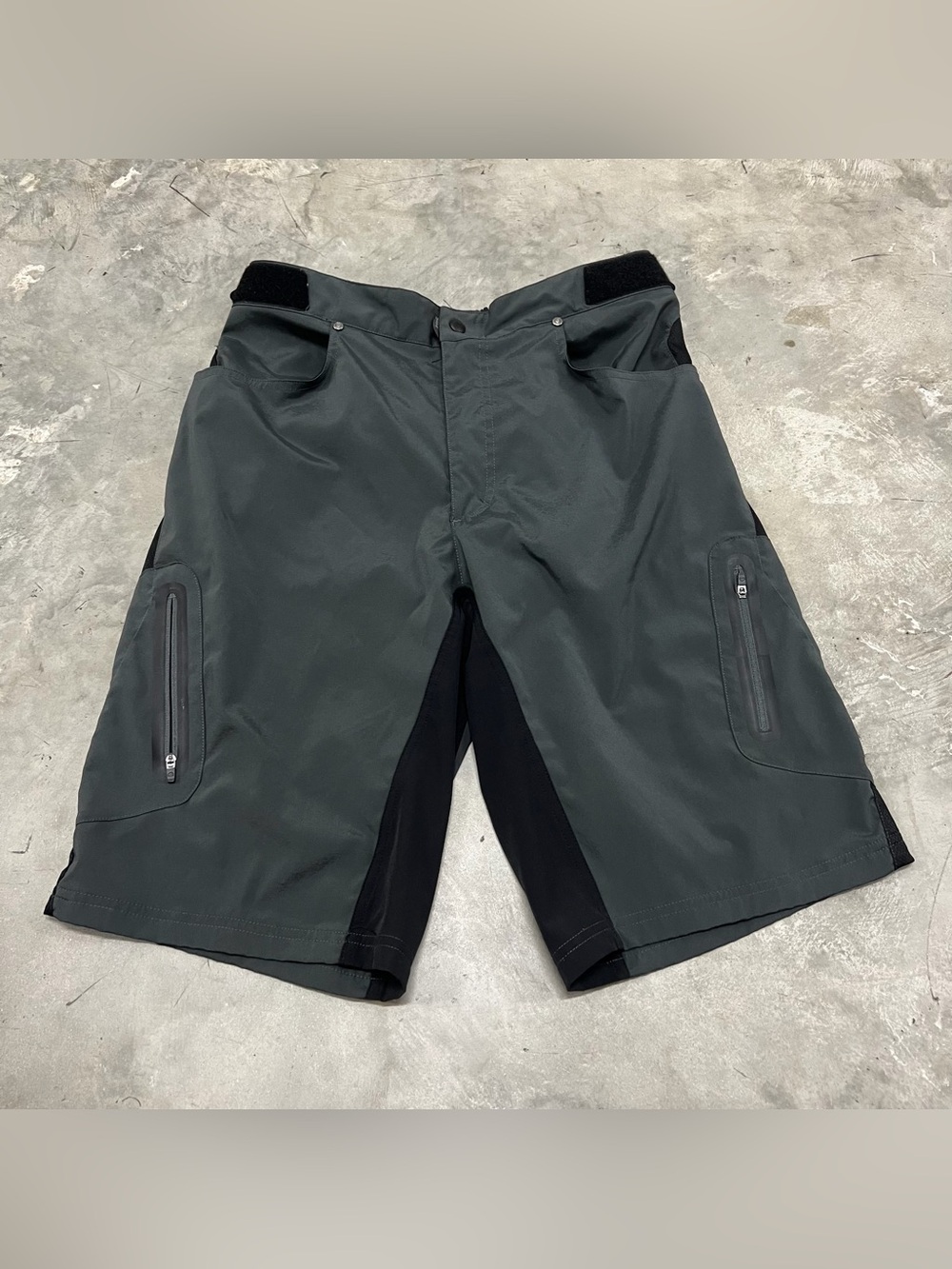 Zoic Ether Mountain Biking Shorts Gray Black Mens Large Adjustable Zip Pocket
